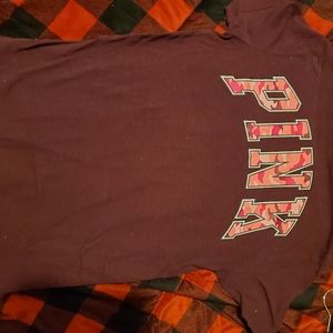 pink tee
